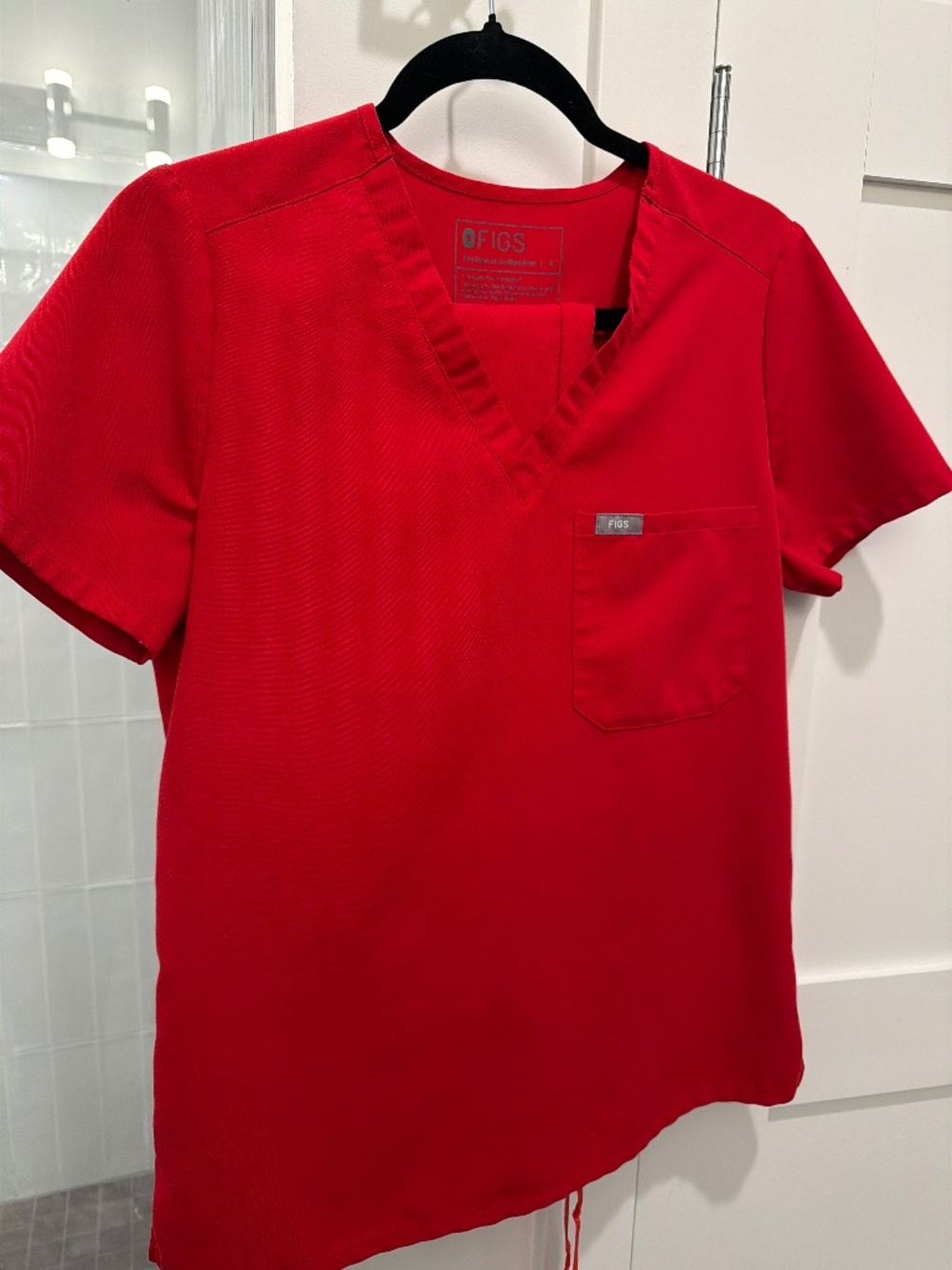 Figs technical scrub red set in Small